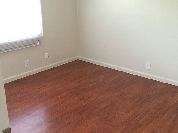 2nd image of 3021 Hampshire Dr