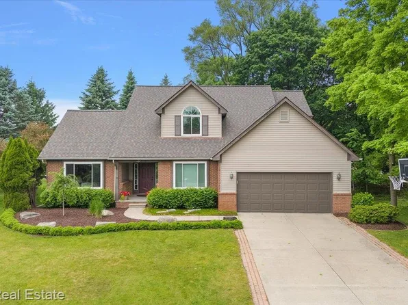 624 Glenmoor Dr, Oxford, MI 48371