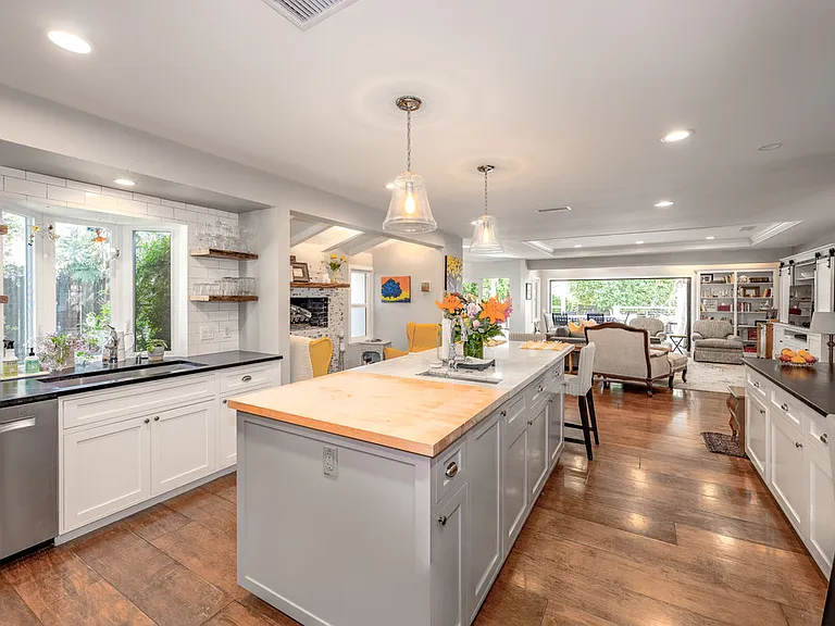 2152 Grand Oaks Ave — Photo 5