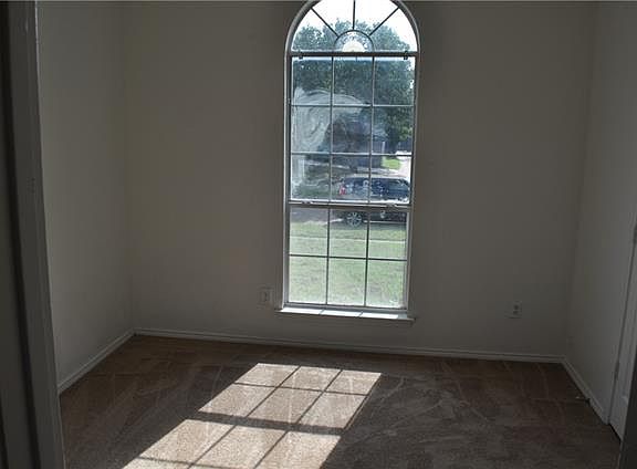 4th image of 1520 Vancouver Dr