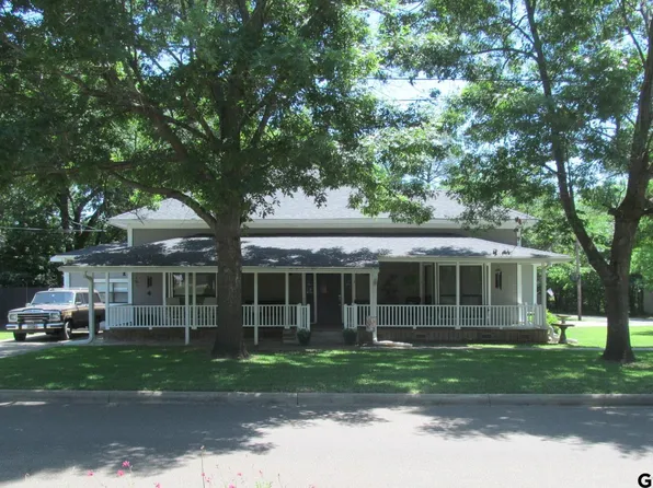 211 W Myrtle St, Winnsboro, TX 75494