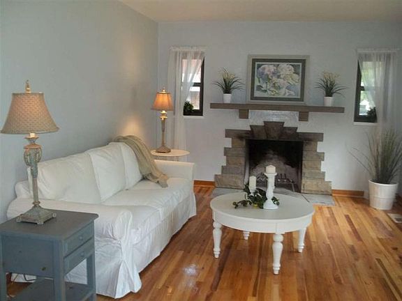 2nd image of 717 Oakview Dr