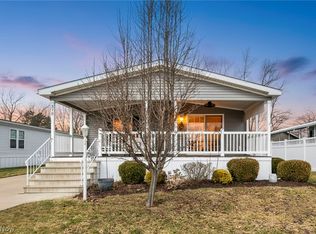 378 Pin Oak Cir, Elyria, OH 44035