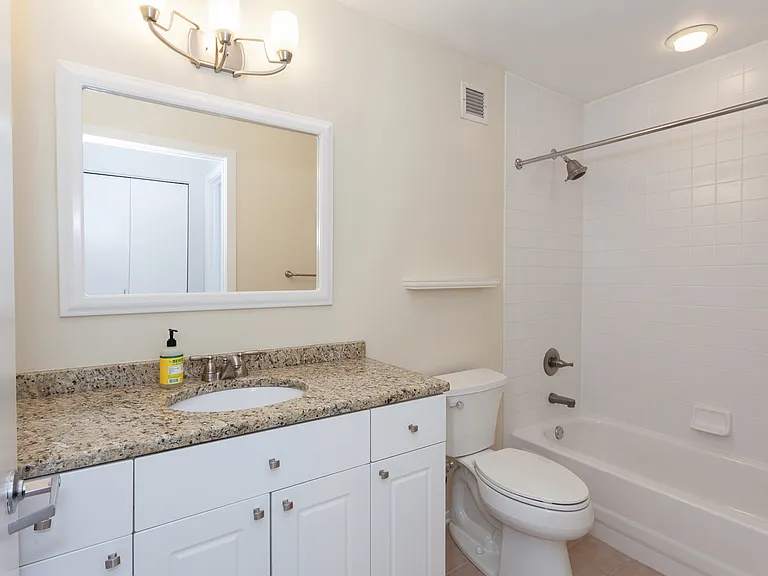 330 N Jefferson St #801 — Photo 17