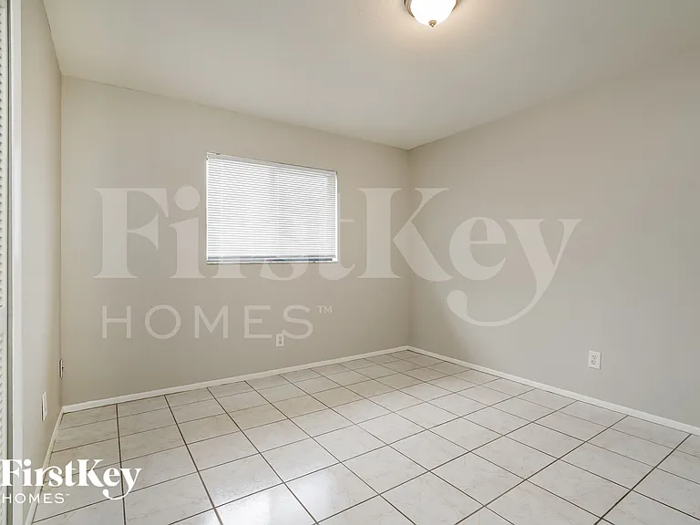 3721 SW 6th Ave — Photo 10