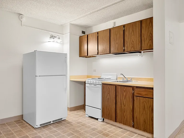 Life Manor Parkside — Photo 20