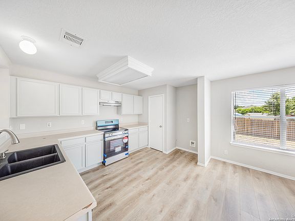 4th image of 8010 PALMETTO PL