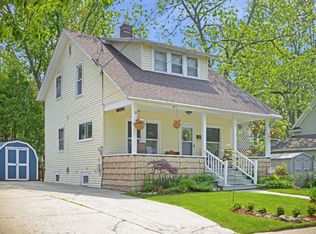 66 S Monroe NE, Rockford, MI 49341