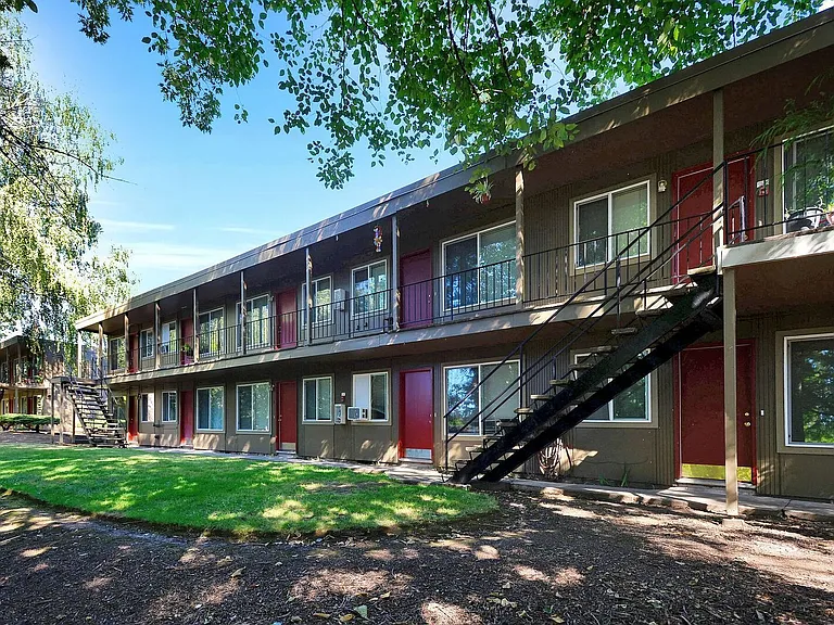West Slope Apartments — Photo 2
