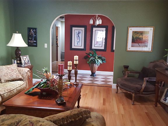 Formal livingroom 