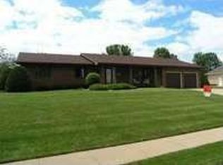2541 Hacienda Dr, Dubuque, IA 52002