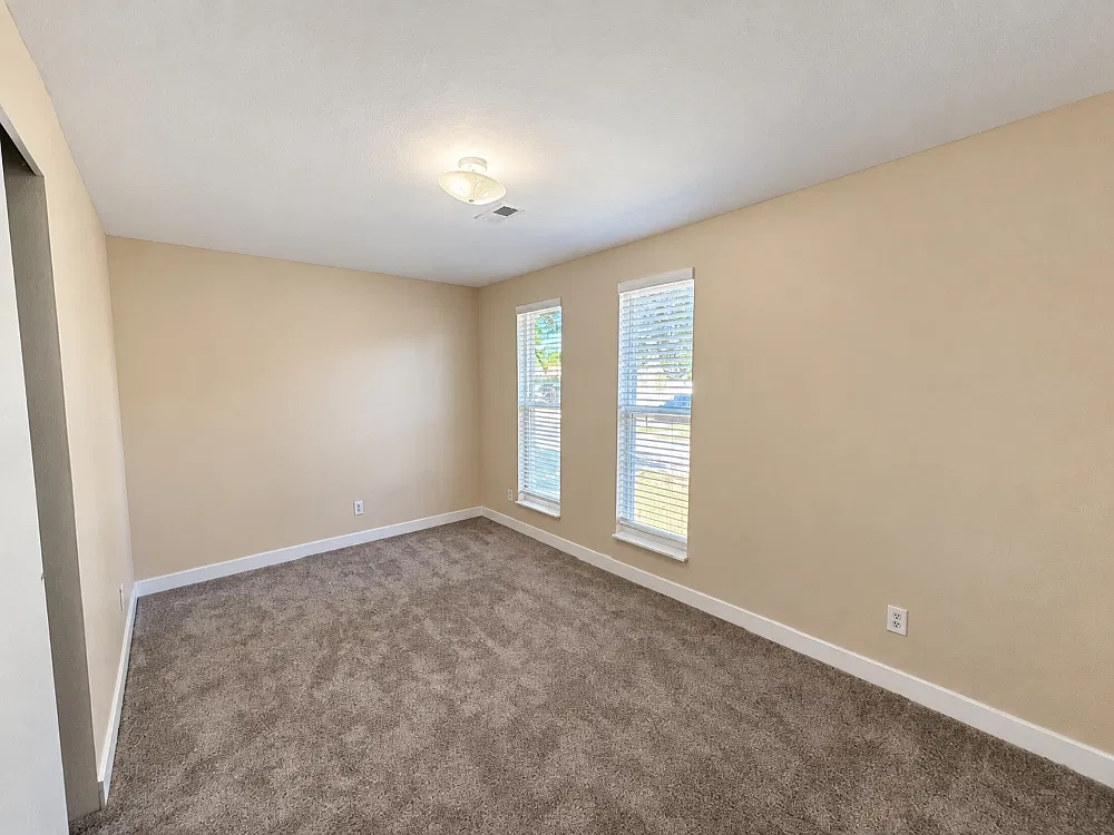 2 bed, 950 sqft, $1,350 — Photo 4
