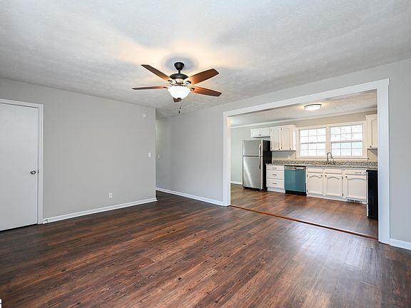 5th image of 104 Deer Creek Dr