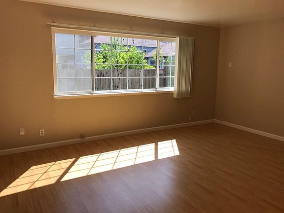 3rd image of 1129 Capuchino Ave APT 1