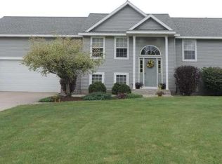 3296 Rambling Brook Rd, Muskegon, MI 49444