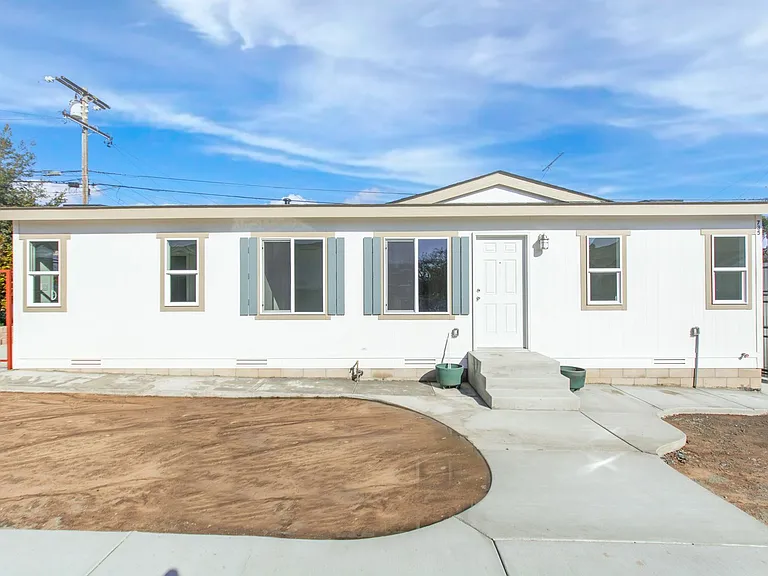 New Build 2 Bedroom / 2 Bath + Office Home in Mount Hope! — Photo 17