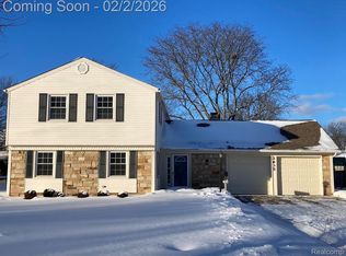 2635 Renshaw Dr, Troy, MI 48085