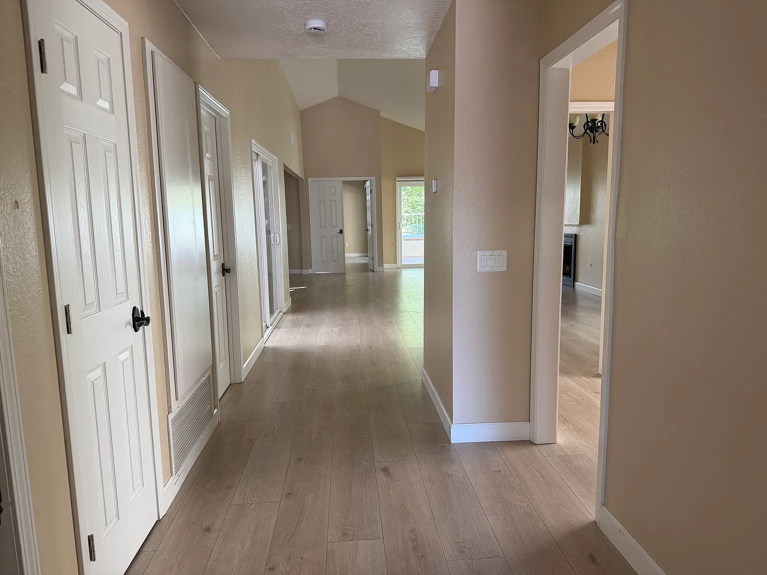 2 bed, 1668 sqft, $3,200 — Photo 3