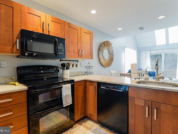 5th image of 293 Wexford Ct #293