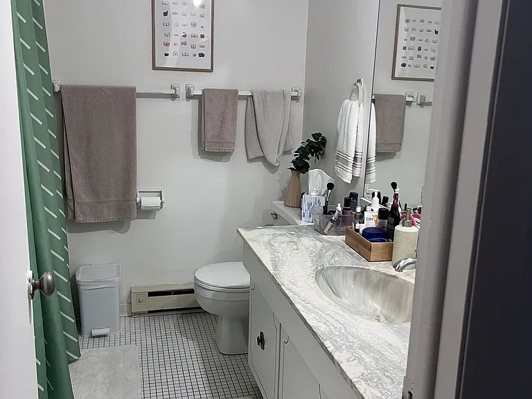 University Park Apartments near Cornell University — Photo 82