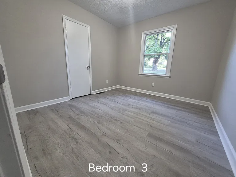 404 Wooddale Dr — Photo 15