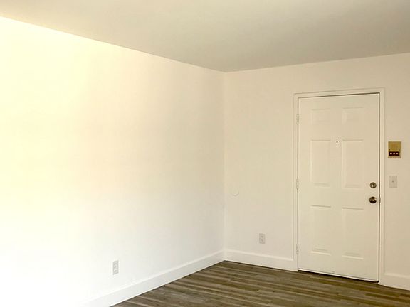 4th image of 14755 Victory Blvd APT 106