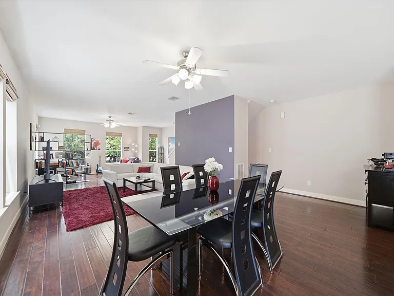 1716 Elgin St — Photo 10