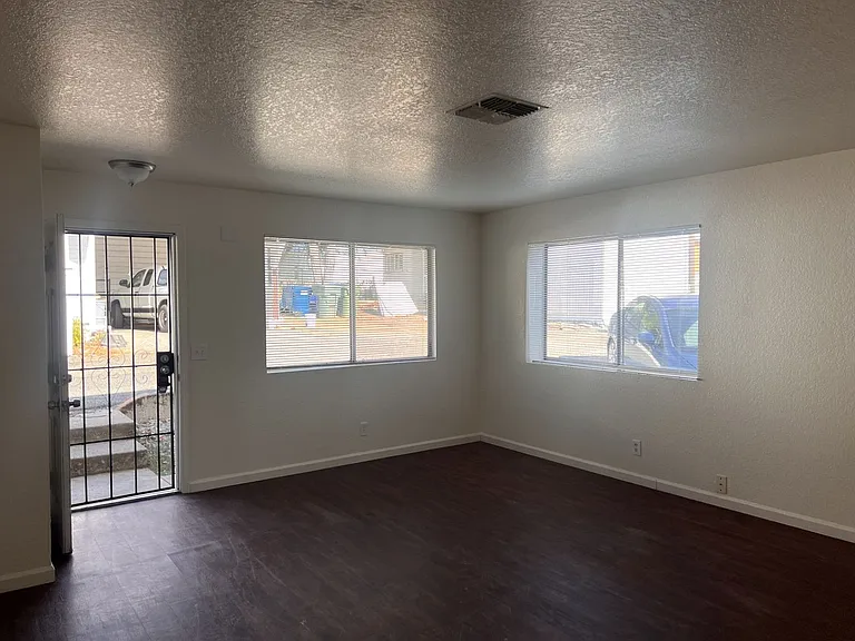 1616 Willis St — Photo 11