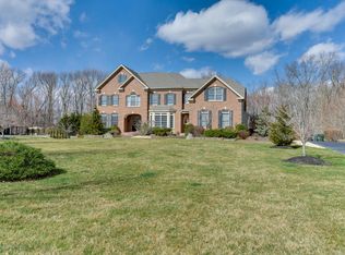 12 Sleepy Hollow Ct, Allentown, NJ 08501