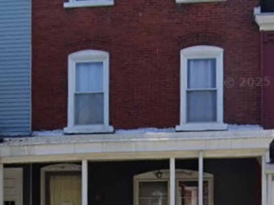 32 N Jefferson St