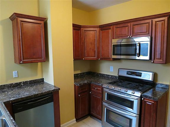 5th image of 3216 Latonia Ave