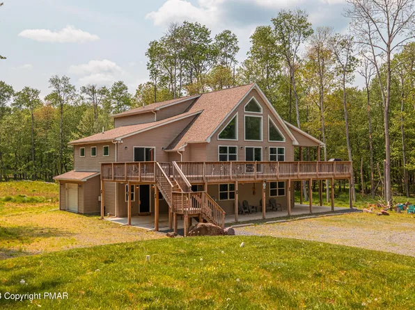 1442 Arrowhead Dr, Pocono Lake, PA 18347