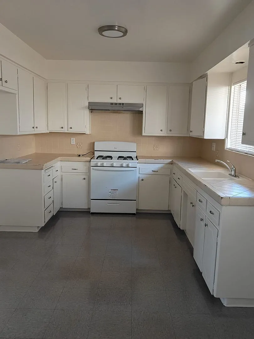 Warren St Family Village — Photo 4