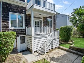 11 Crescent Rd