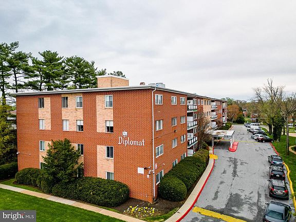 3rd image of 3737 Clarks Ln #405