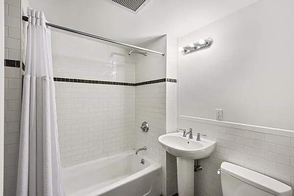 Sold by Nest Seekers International | media 14