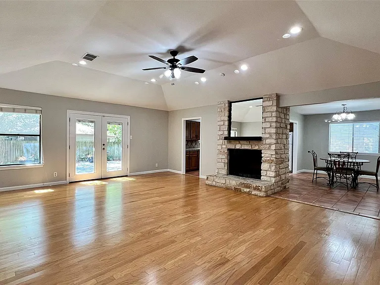 5837 Secrest Dr — Photo 5