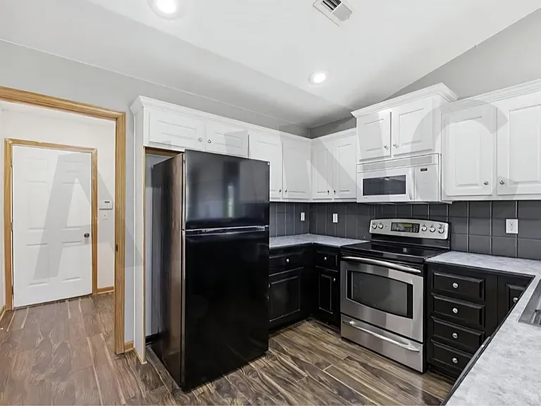 218 Hillside Dr — Photo 4