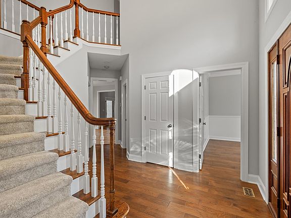 3rd image of 3253 Highridge Dr