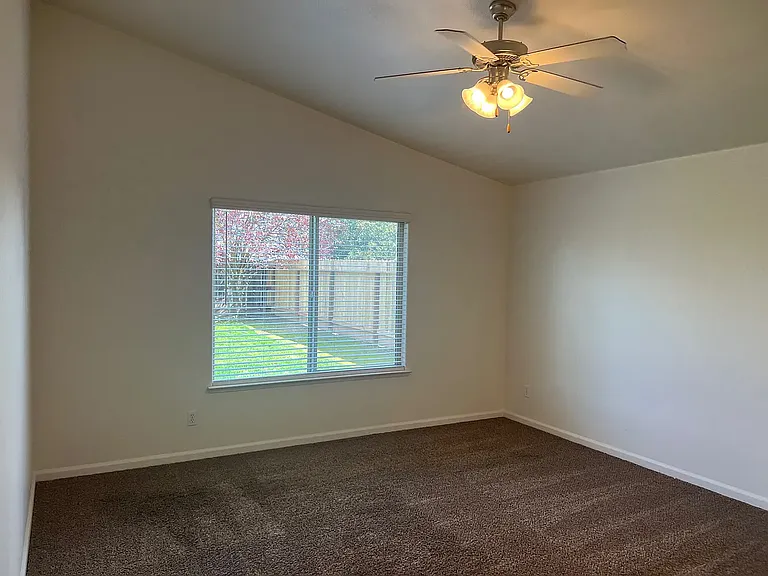 881 Hill Ave — Photo 9