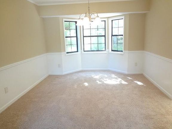 4th image of 359 Charleston Ln