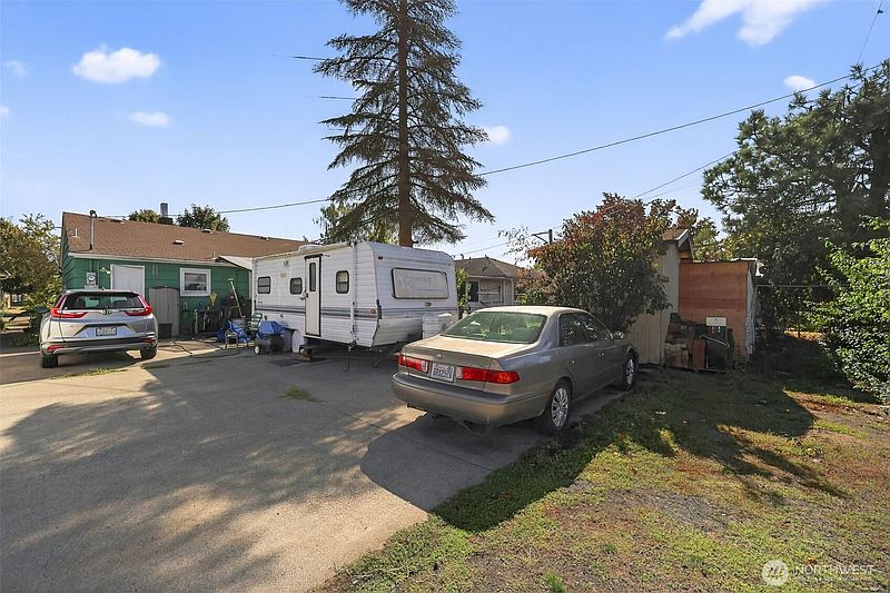 3rd image of 1717 10th Avenue