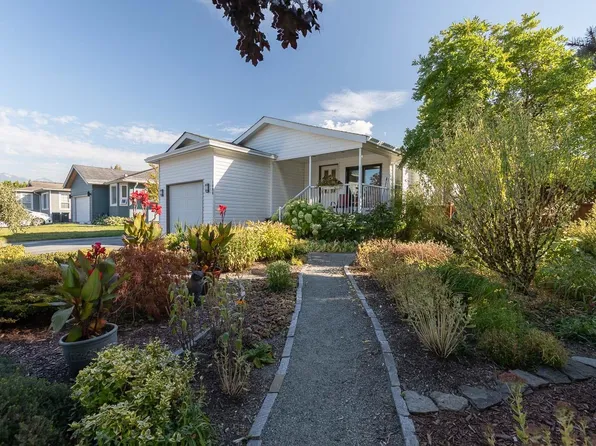 1008 Edgewater Cres, Squamish, BC V8B 0G3