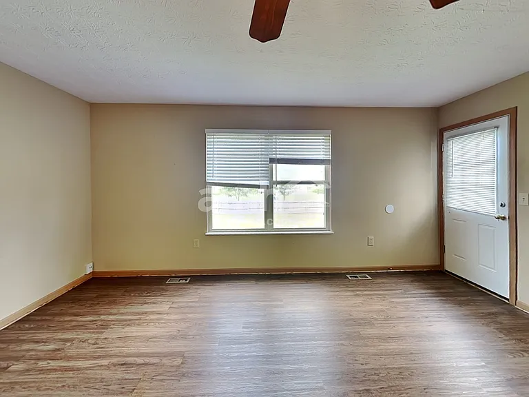 438 Rothgate Dr — Photo 7