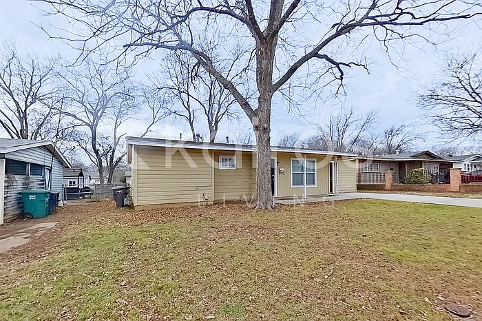 3 bed, 1.0 bath, 1176 sqft, $1,695 — Photo 2