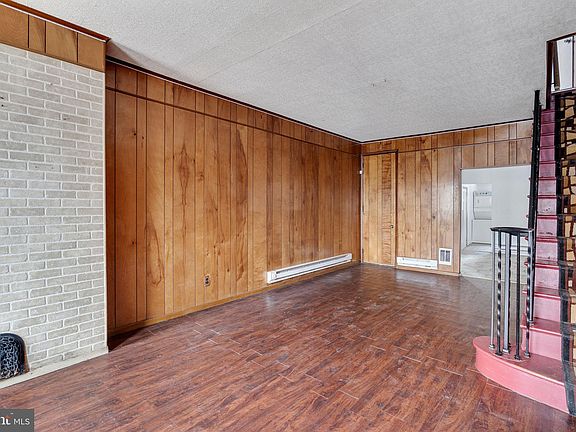 4th image of 1844 E Somerset St