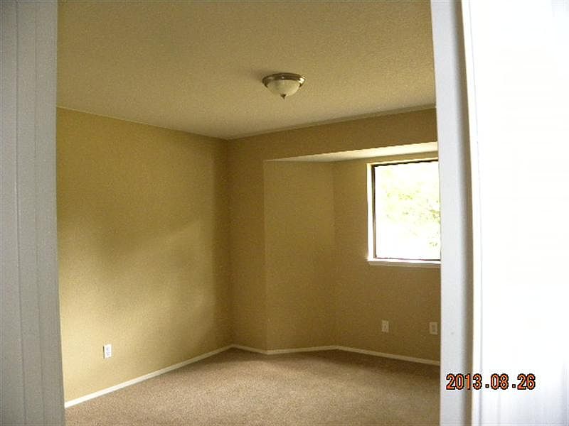 2nd image of 1627 127th Pl SE