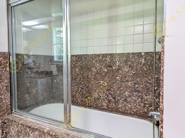 969 N Doheny Dr #1/2 — Photo 34