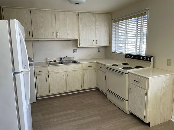 5th image of 4208 Far Hills Ave #3