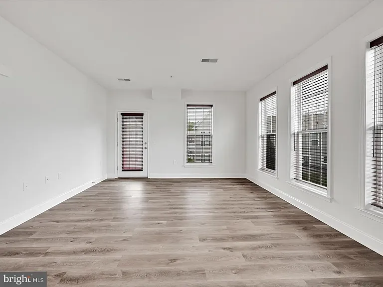 615 Darby Ct — Photo 3